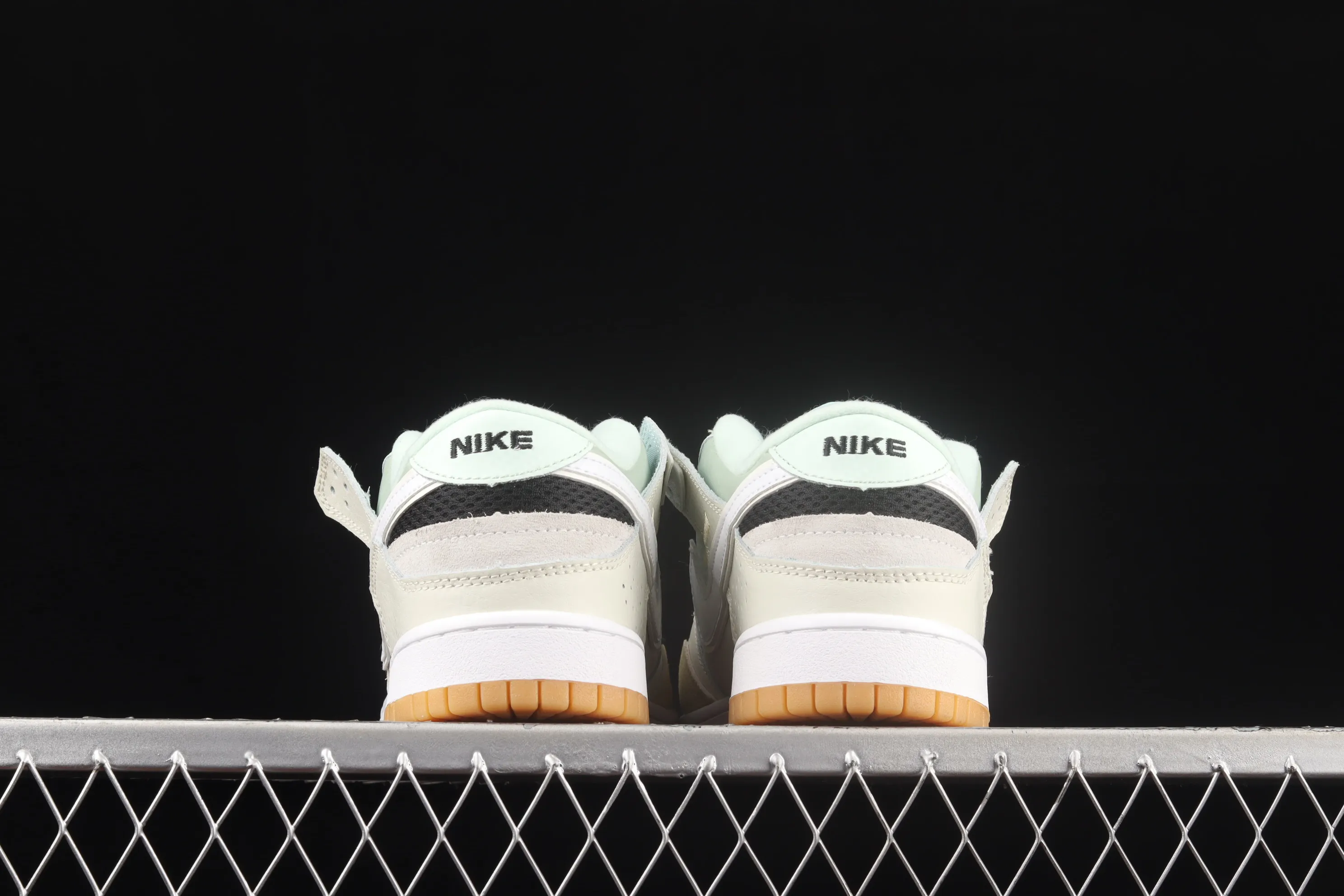 All Categories Nk SB Dunk Series Nk SB Dunk Low Low-top Skateboard Shoes Corporate Level Nk Dunk Svrap Light Blue Sea Glass Stitched Low-top Skateboard Shoes DB0500-100